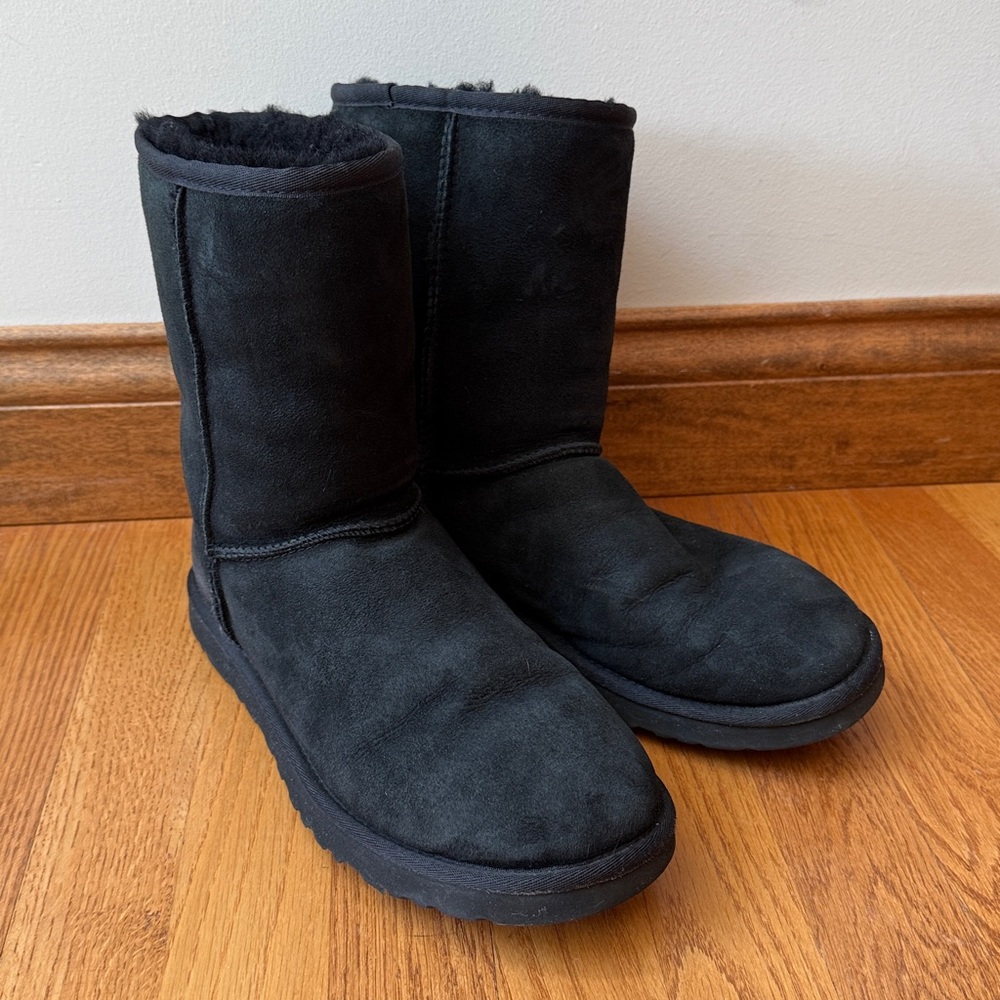 UGG Classic Short Black Pull On Boots Size 9 - Picture 2 of 13